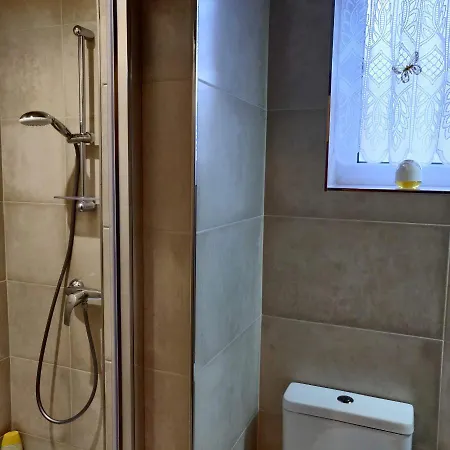 Charming Town House - Close To Airport Apartament