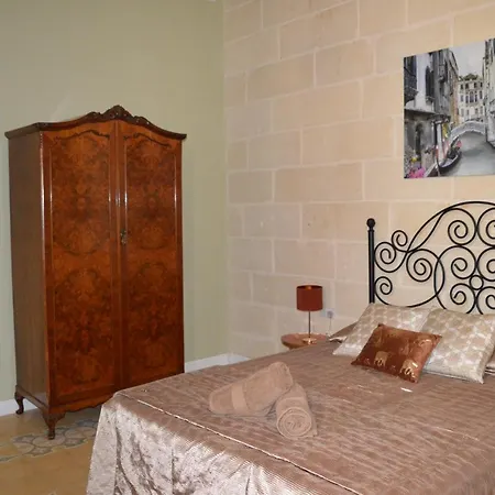 Apartament Charming Town House - Close To Airport Paola