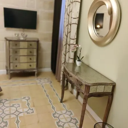 Charming Town House - Close To Airport * Paola